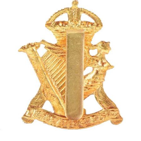 INSIGNIA DE GORRA DEL REGIMIENTO DE FUSILEROS DEL ULSTER BRITANICO